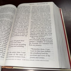 New Living Translation Bible (Giant Print) – Hardcover By Tyndale – GOOD