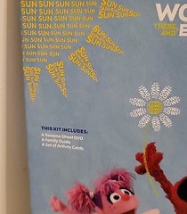 Sesame Street WORDS ARE EVERYWHERE Learning Series Bilingual Kit – Book DVD More