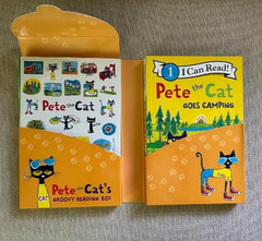 Pete the Cat’s Groovy Reading Box – 10 books, Poster, 30 Stickers – I Can READ