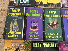 Terry Pratchett–Lot of 11 PB, 4 HC various titles, Good Omens, Jonny & the Bomb