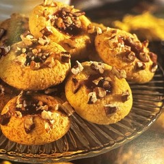 Classic Christmas Cookies: Dozens of Classic Recipes Hardback Book 77 pages