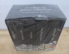 The Twilight Saga Collection by Stephenie Meyer – Deluxe Collection – Hardcover