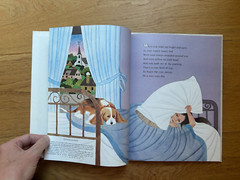 The Cozy Book by Mary Ann Hoberman & Tony Chen 1st Edition 1982 Hardcover