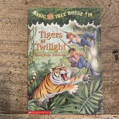 LOT OF 8 MAGIC TREE HOUSE BOOKS MARY POPE OSBORNE PAPERBACKS 18-25