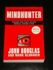 MINDHUNTER by JOhn Douglas & Mark Olshaker (Paperback, 2017) MADE INTO TV SERIES