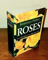 New! Sealed! BOTANICAS POCKET ROSES (Botanicas Pockets) Paperback By Susan Page