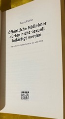 Öffentliche Mülleimer dürfen nicht sexuell belästigt werden by Justus Richter