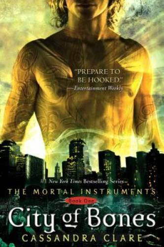 City of Bones (The Mortal Instruments, Book 1) – Paperback – GOOD