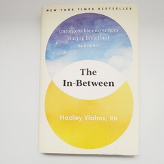 The In-Between Book Encounters During Life’s Final Moments Hadley Vlahos HC