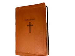 The Holy Bible NKJV Super Giant Print Bible Word of Christ in Red Tomas Nelson
