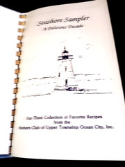 Vtg Seashore Sampler, A Delicipus Decade Cookbook 504 Pages