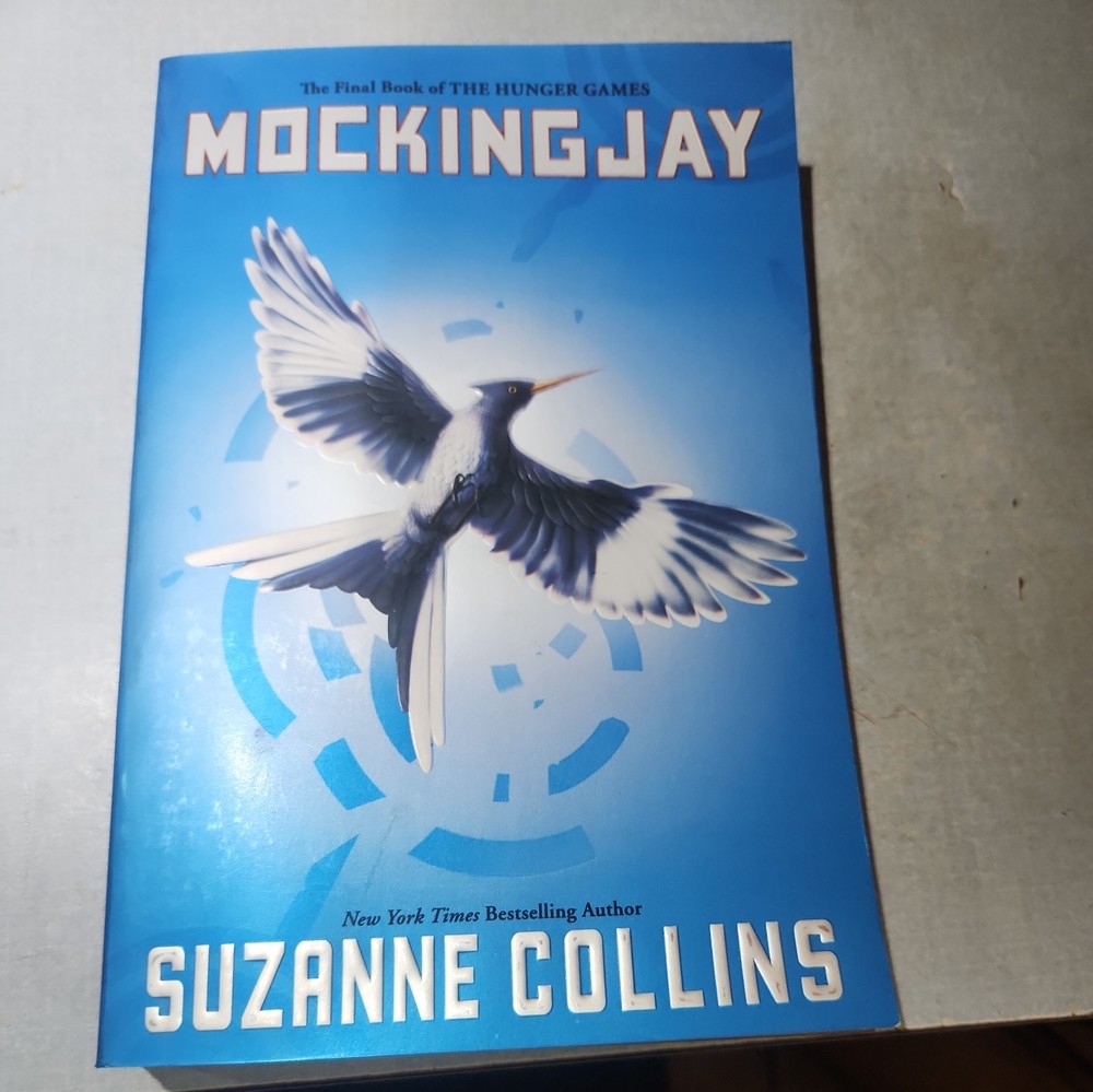 Mockingjay (Hunger Games, Book Three) by Suzanne Collins (2014, Trade Paperback)