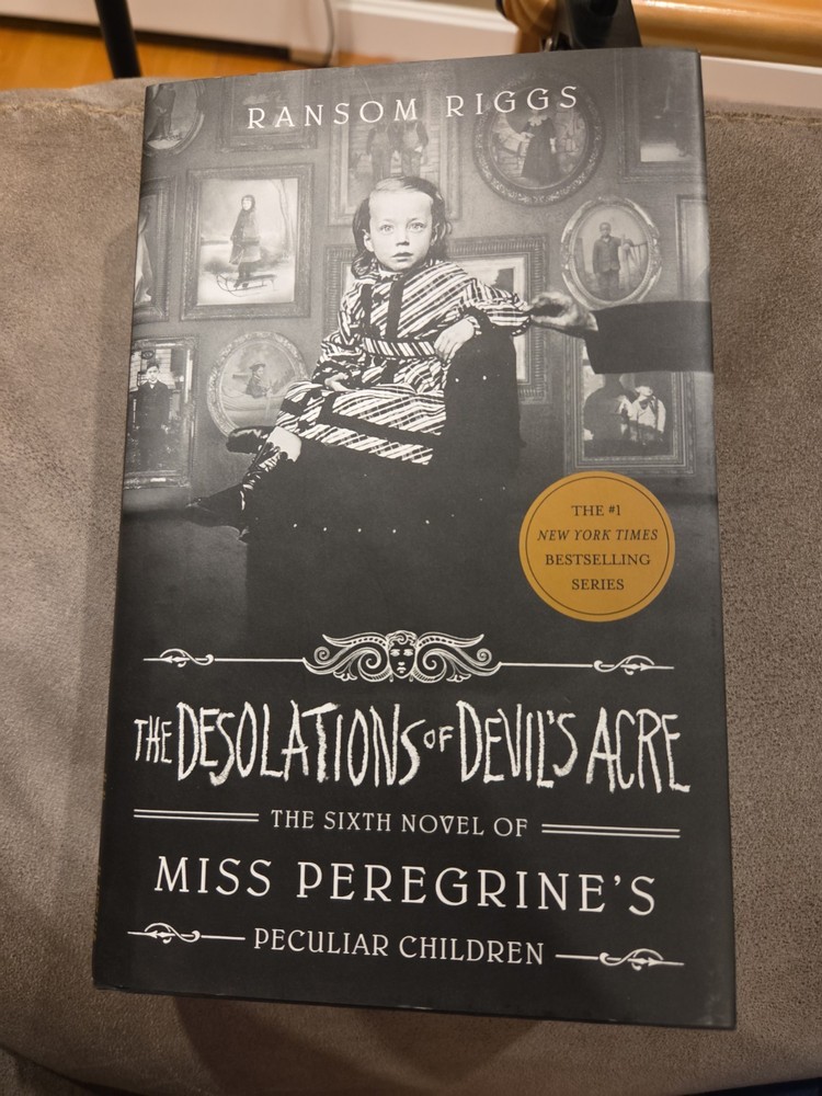 Miss Peregrine’s Home for Peculiar Children Ransom Riggs, Hardcover