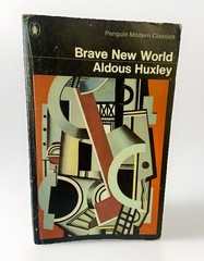 Brave New World Huxley, Aldous Dystopian Literature penguin Modern Classics SEE