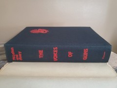 THE VOICES OF GUNS by Vin Mclellan and Paul Avery HC Book 1977