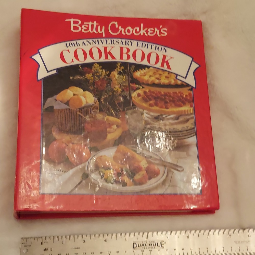 Betty Crocker 40th Anniversary 5 Ring Binder Hardcover Cookbook 432 Pages 1991