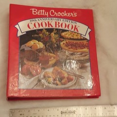 Betty Crocker 40th Anniversary 5 Ring Binder Hardcover Cookbook 432 Pages 1991