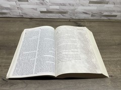 The Inspirational Bible (New Century Version, The Everyday Bible) – ACCEPTABLE