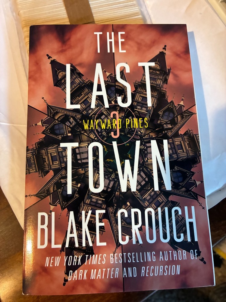The Last Town : Wayward Pines: 3 Paperback Blake Crouch