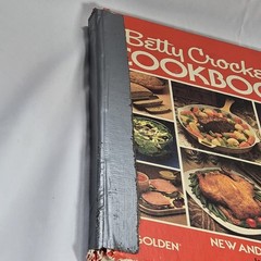Vintage 1970’s Betty Crocker’s Cookbook New & Revised Edition Red Hardcover*READ