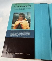 GALAPAGOS, A Novel by Kurt Vonnegut First Edition, 1985 Hardcover Dust Jacket
