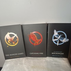 Suzanne Collins Hunger Games Trilogy 3-Book Box Set Scholastic Catching Fire