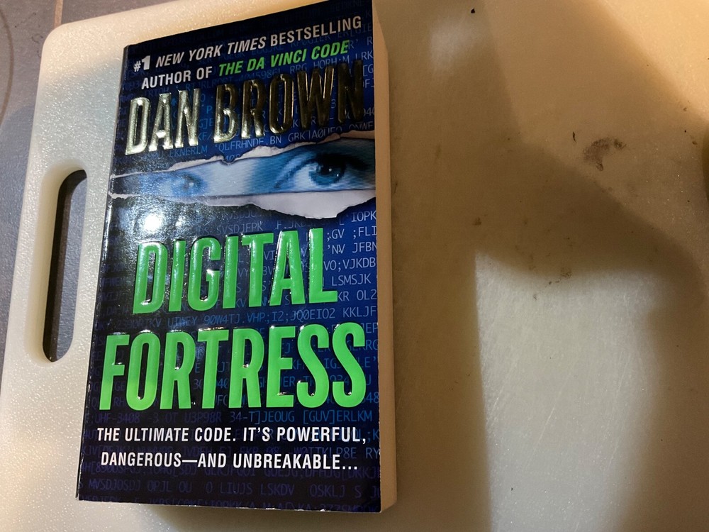 Digital Fortress by Dan Brown lightly used, no blemishes