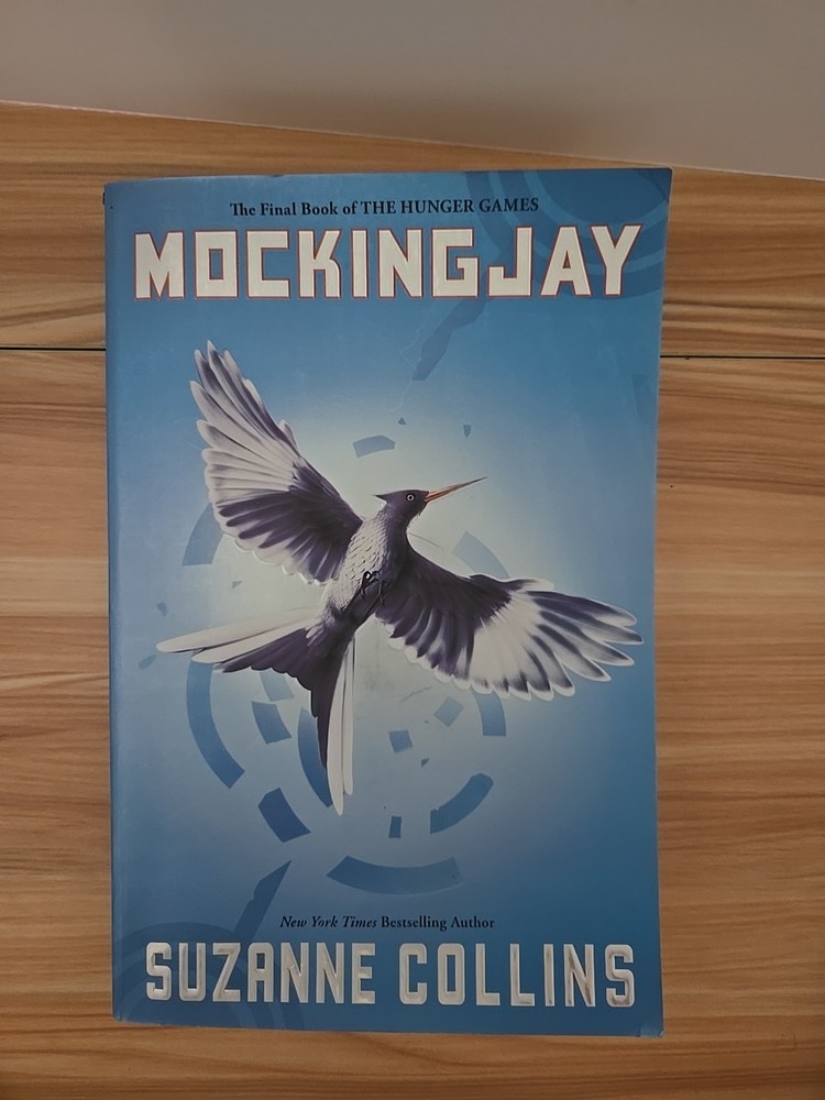 Mockingjay by Suzanne Collins (2012, Trade Paperback)