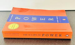 The 48 Laws of Power by Robert Greene Book Paperback 2000 Penguin