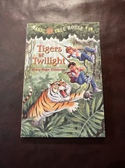 Tigres Al Anochecer by Sal Murdocca, Marcela Brovelli and Mary Pope Osborne