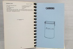 Country Cookin’ Compiled by Jaycee Ettes Belle Plaine 1981 210 Pages