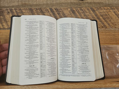 Classic 1984 NIV Compact Reference Bible in Black Bonded Leather Red Letter VG