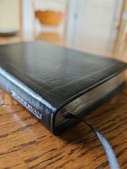 Holy BIBLE NIV Thinline Black Bonded Leather Zondervan 2002