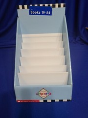 Lot of 15 PHONICS READERS + Storage Container / Scholastic Grades K-1, LN