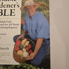 Book, The Vegetable Gardners Bible, Edward C. Smith 2009 352 Pages