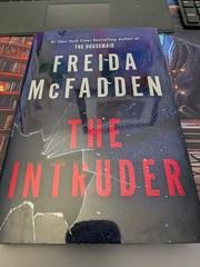 THE INTRUDER by Freida McFadden Deluxe HCDJ Sprayed Edges VERY GOOD