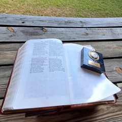 HOLY BIBLE ROYAL SOVEREIGN WORLD KJV BURGANDY GENUINE BONDED LEATHER RED LETTER