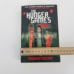 Hunger Games by Suzanne Collins – The Hunger Games Series Book #1 (Med PB 2009)