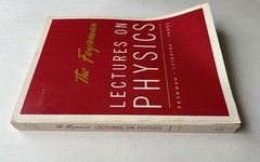 The Feynman Lectures on Physics Complete 3 Volume Set Paperback Addison