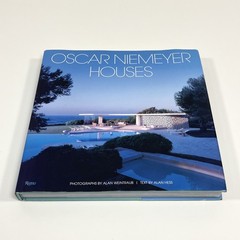 Oscar Niemeyer Houses By Alan Hess and Alan Weintraub Hardcover