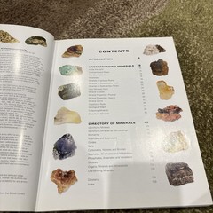 Illustrated Guide to Minerals of the World by John Farndon (Paperback)