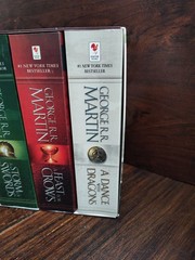 A Song of Ice and Fire 5-Book Box Set– Game of Throne + Fire & Blood, GRR Martin