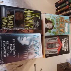 HUGE Lot 37 V.C. Andrews Used Paperback Books Includes several Keyhole Covers