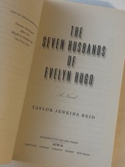 THE SEVEN HUSBANDS OF EVELYN HUGO Taylor Jenkins Reid Paperback