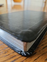 Holy BIBLE NIV Thinline Black Bonded Leather Zondervan 2002