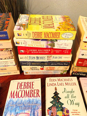 Lot of 10 Modern/Classic Popular Best Seller Romance Novel Paperback RANDOM PICK