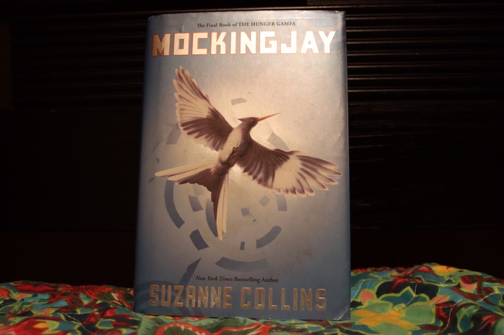 Hunger Games Trilogy: Mockingjay by Suzanne Collins (2010, Trade Paperback,…