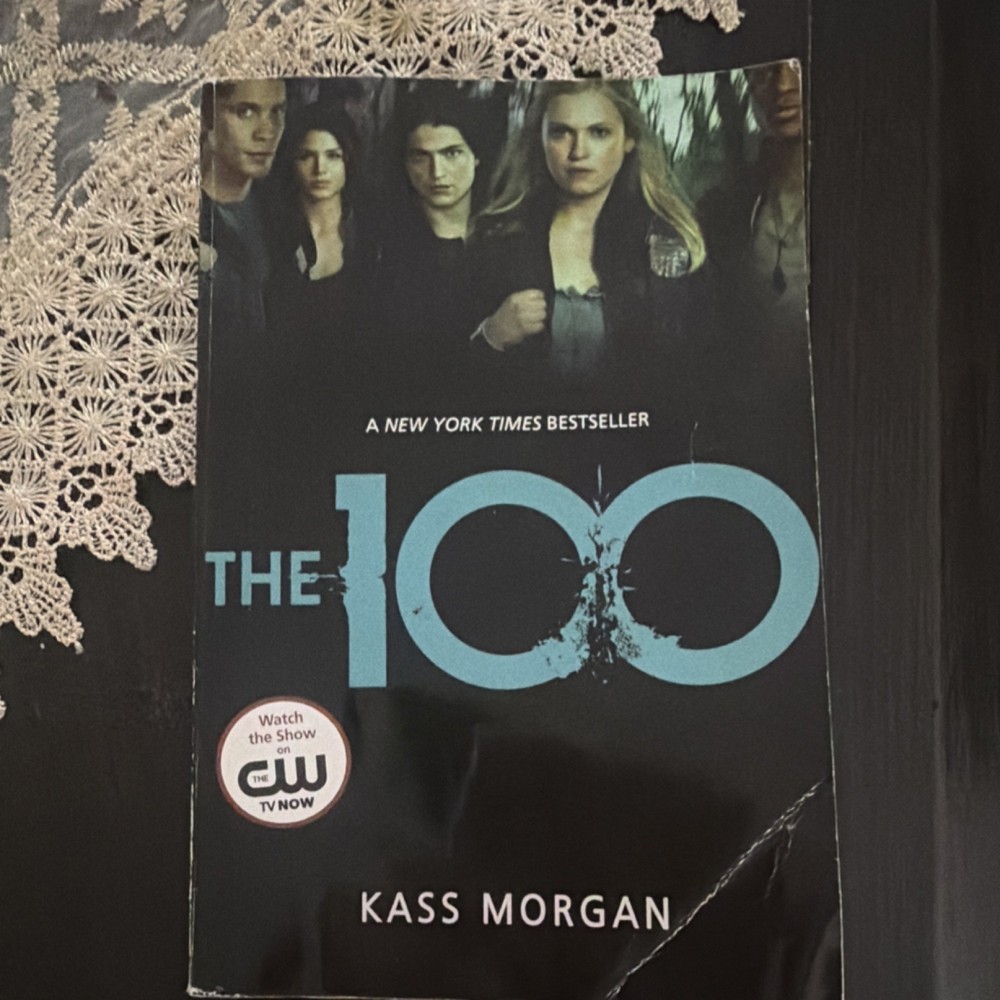 The 100 by Kass Morgan Paperback Young Adult Sci-Fi Novel Hachette 2014