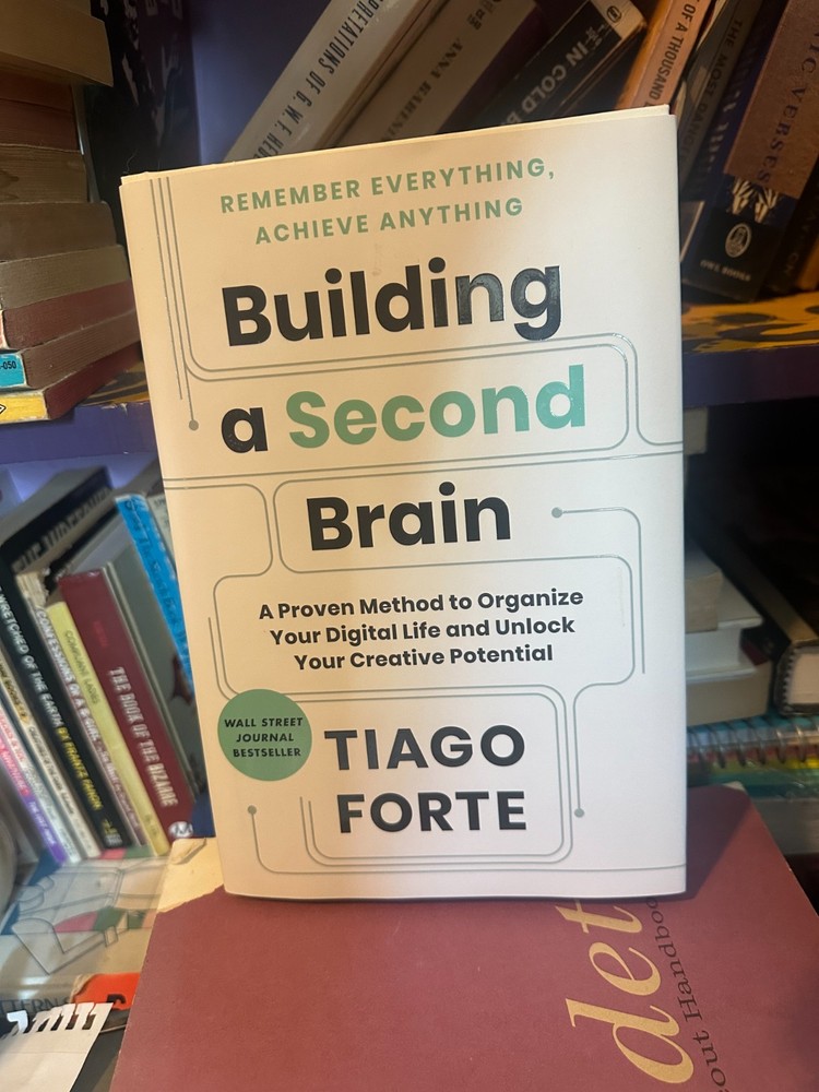 Building a Second Brain by Tiago Forte (hardcover)