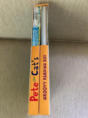 Pete the Cat’s Groovy Reading Box – 10 books, Poster, 30 Stickers – I Can READ